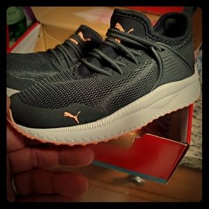 Girls sneakers